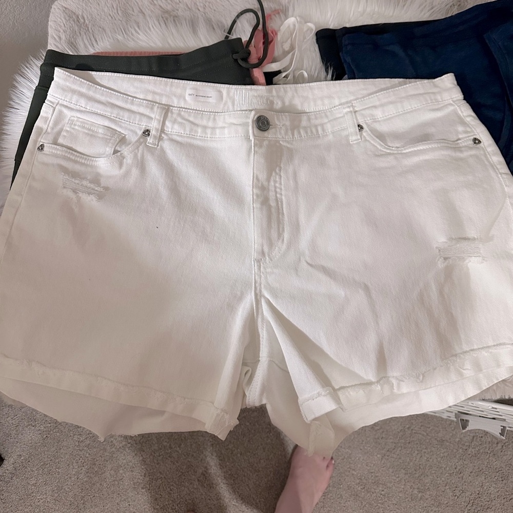 Kit from the Kloth Katy Shorts size 20